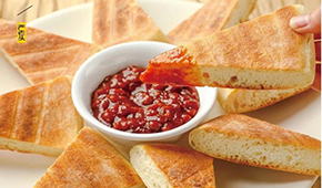 發現增長品類 | 蔥包燴、火燒饃、菜蟒、菜盒…食品研發向地方特色小吃找靈感